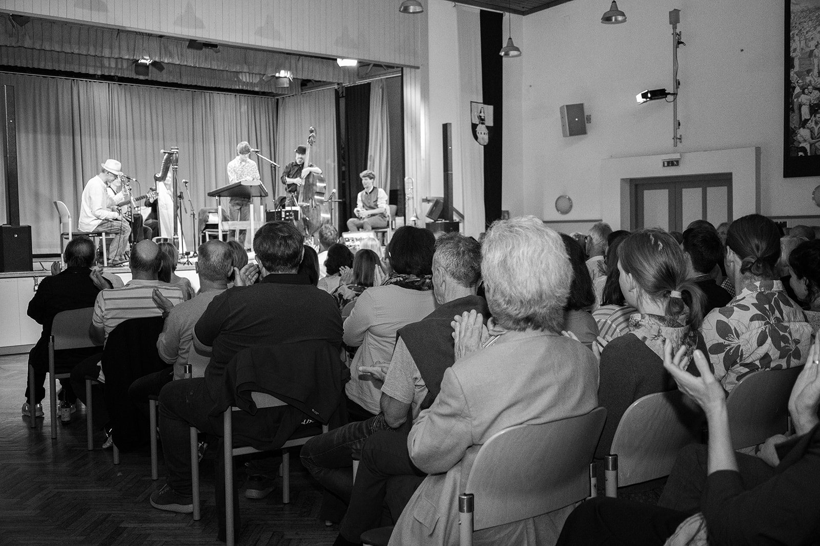 Publikum beim Kufelix Konzert im Festsaal zur Nachbarschaft