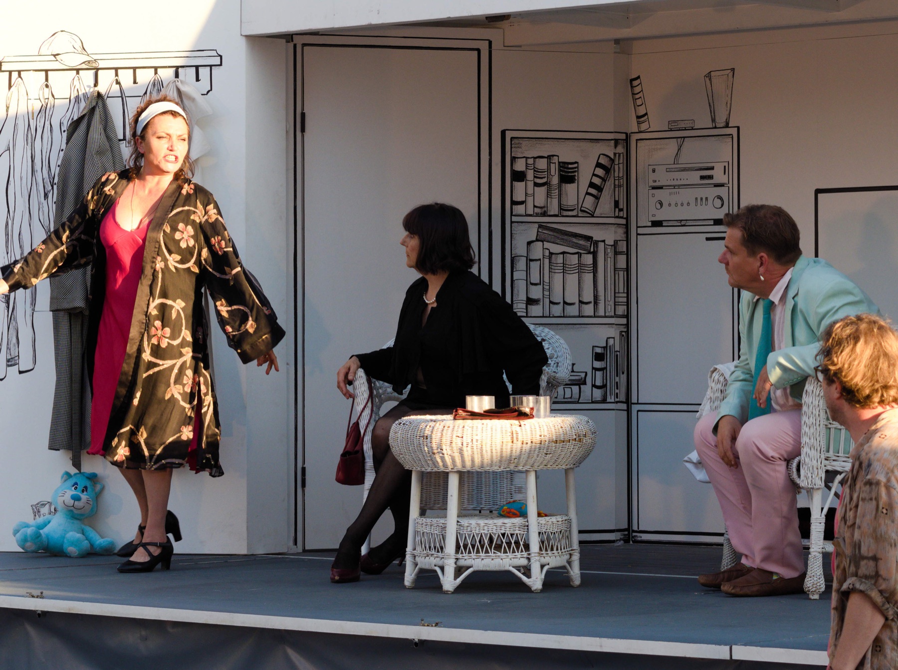 Ensemble in einer Szene des Salzburger Straßentheaters in Elixhausen